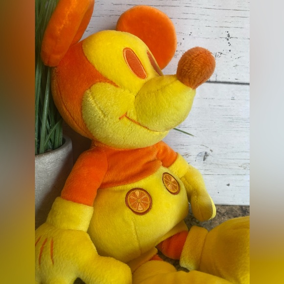 Limited edition orange and yellow scented Mickey. - Picture 3 of 7